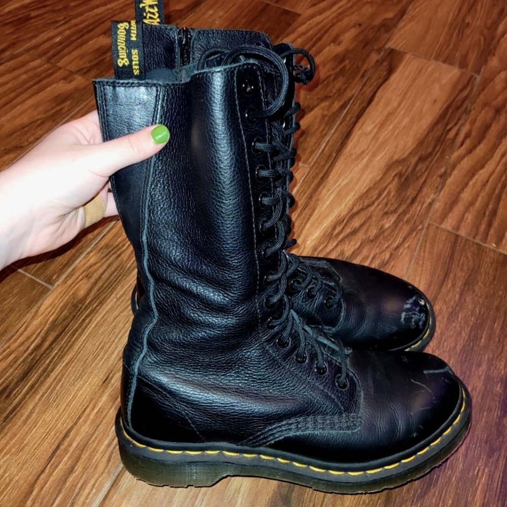 DR MARTENS ✨️ below-knee length